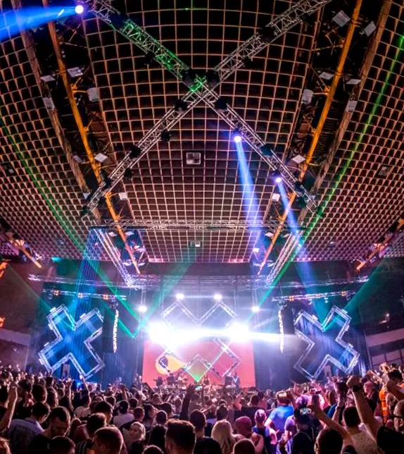 何时选择不规则桁架而非标准形状