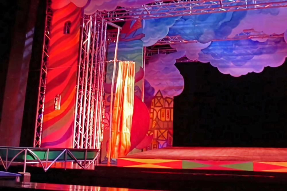 话剧舞台桁架搭建