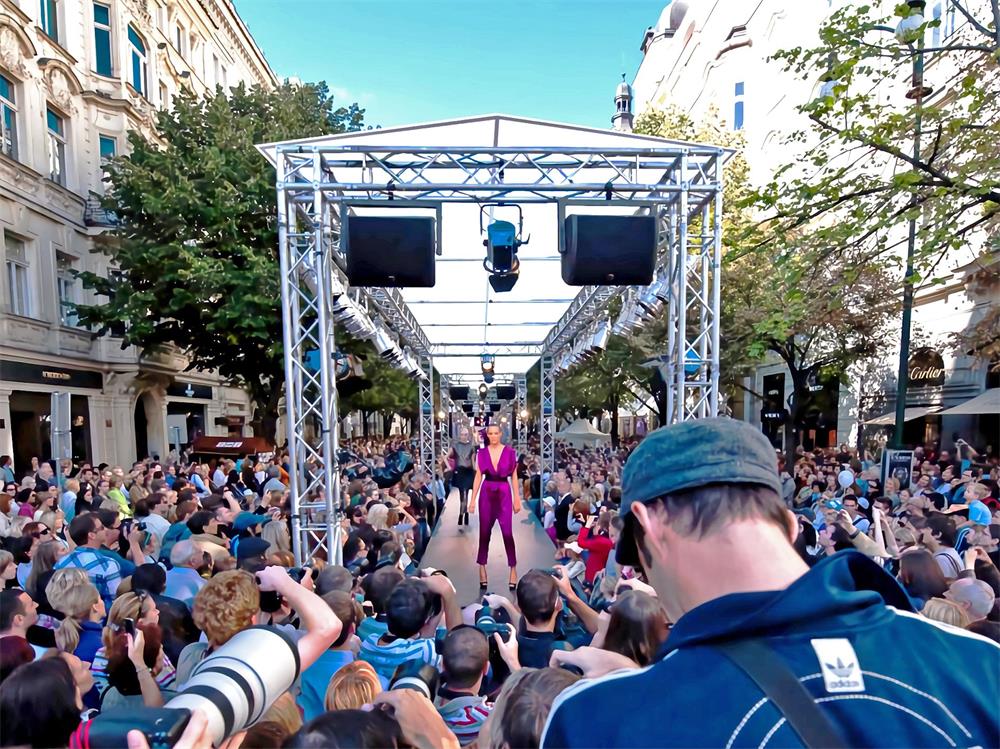 智构桁架助力户外时尚T台秀