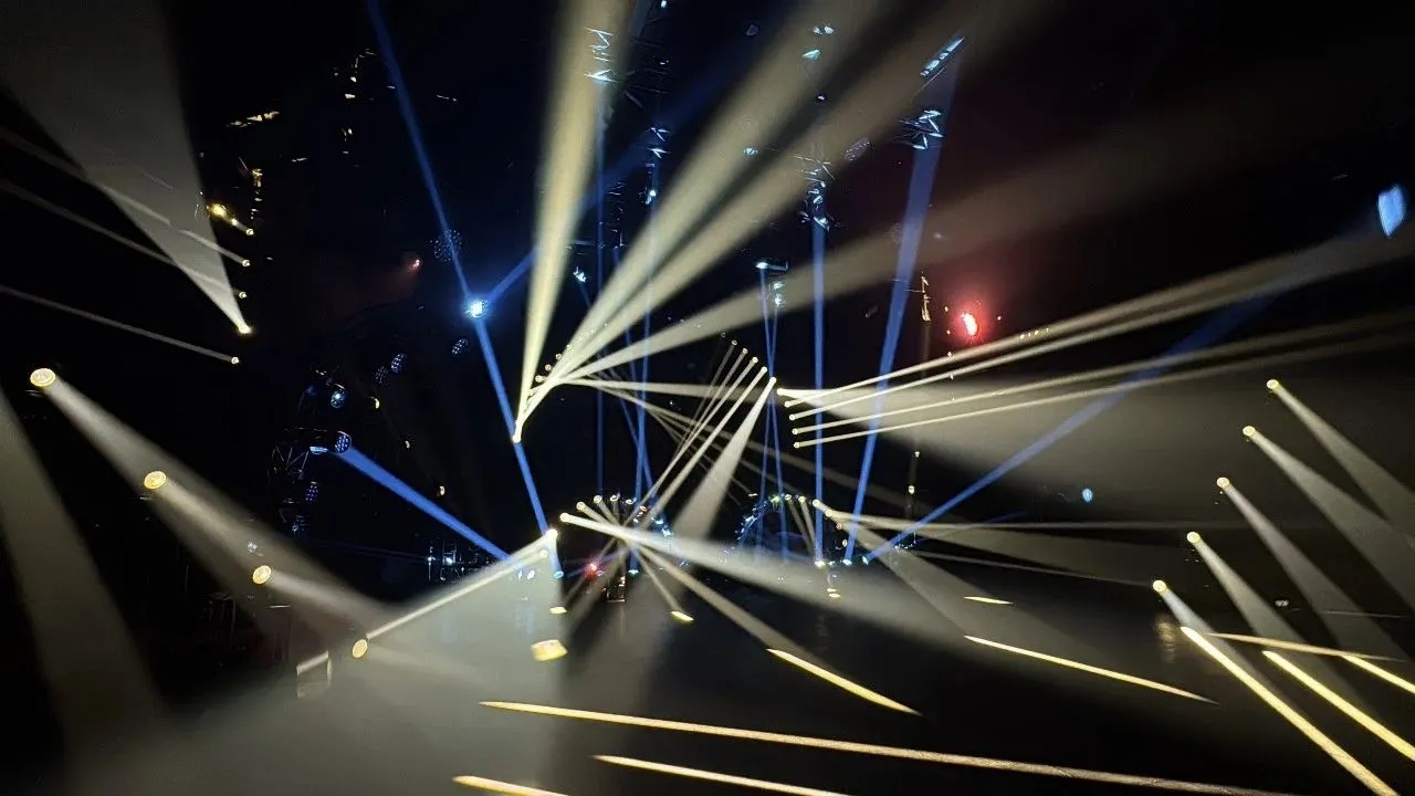 浩洋股份全资子公司AYRTON在法国巴黎总部全新灯光秀展厅正式落成！